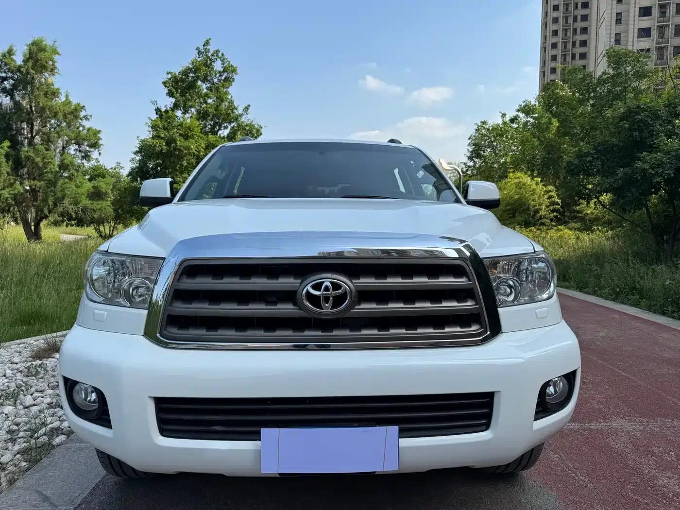 Sequoia 2010 5.7 Platinum Edition — миниатюра 3