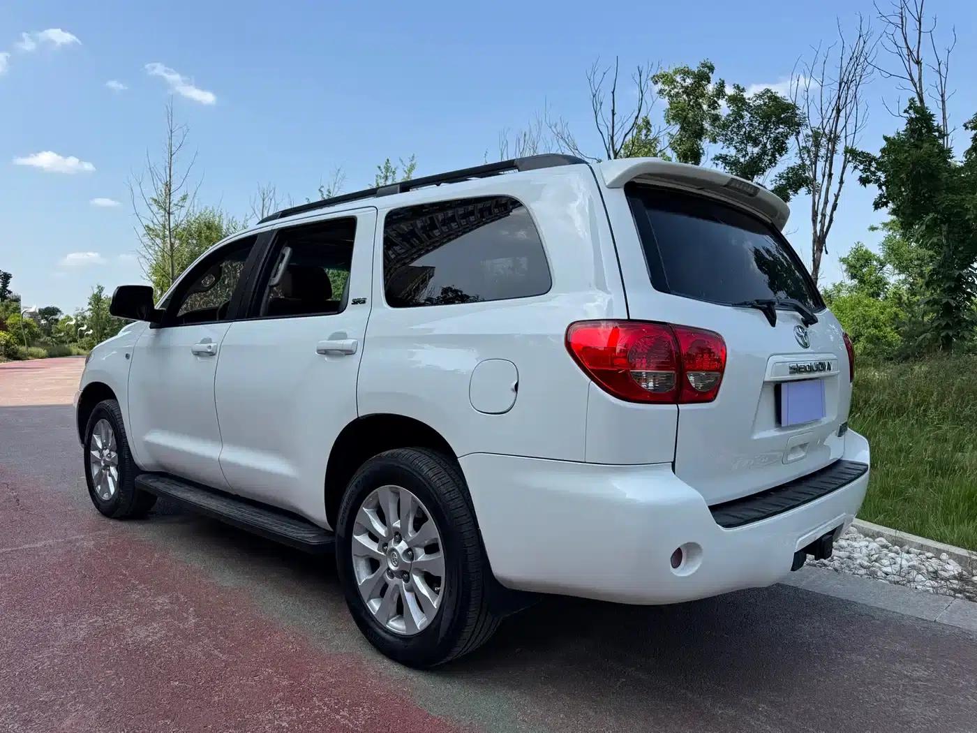 Sequoia 2010 5.7 Platinum Edition — миниатюра 4