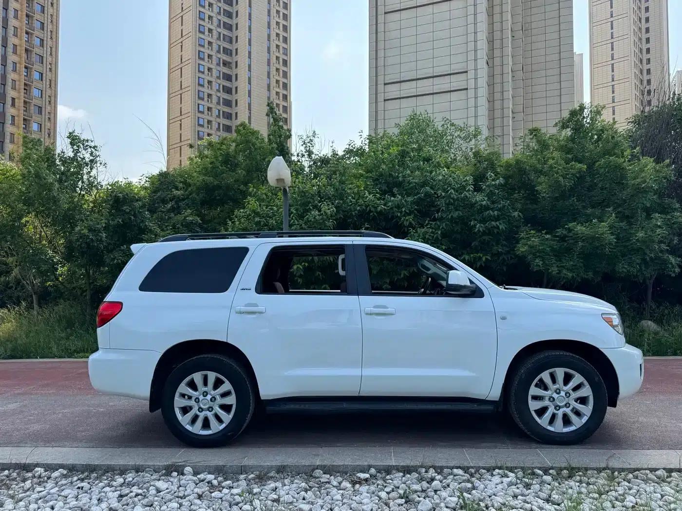 Sequoia 2010 5.7 Platinum Edition — миниатюра 6