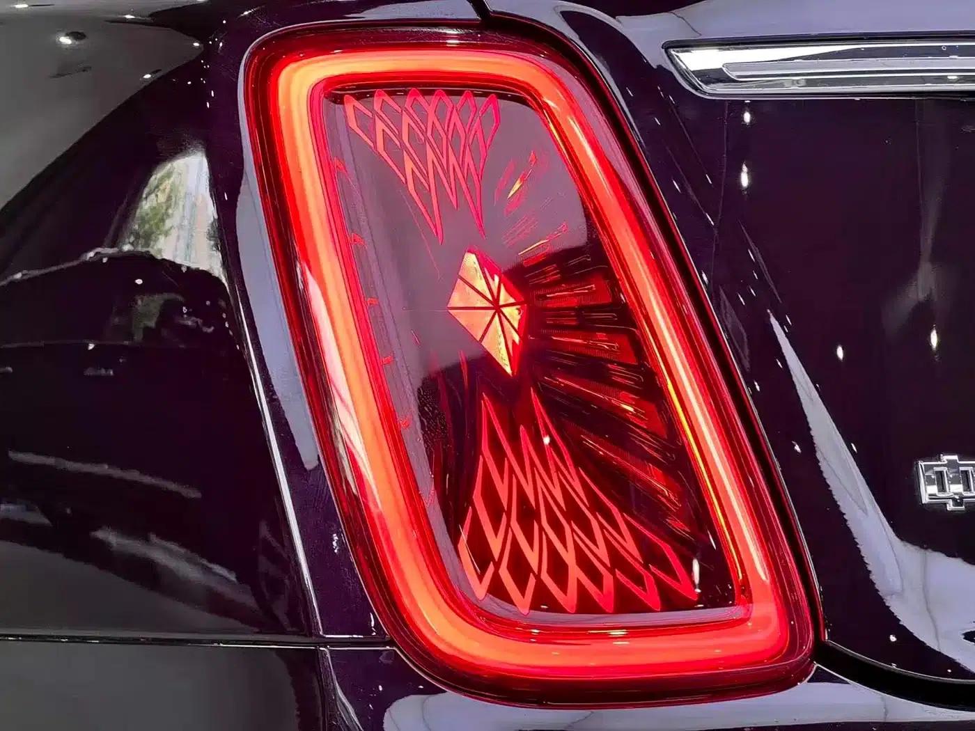Hongqi Golden Sunflower Elegant 2024 Model 4.0T V8 — миниатюра 12