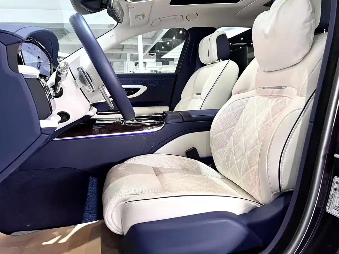 Hongqi Golden Sunflower Elegant 2024 Model 4.0T V8 — миниатюра 19