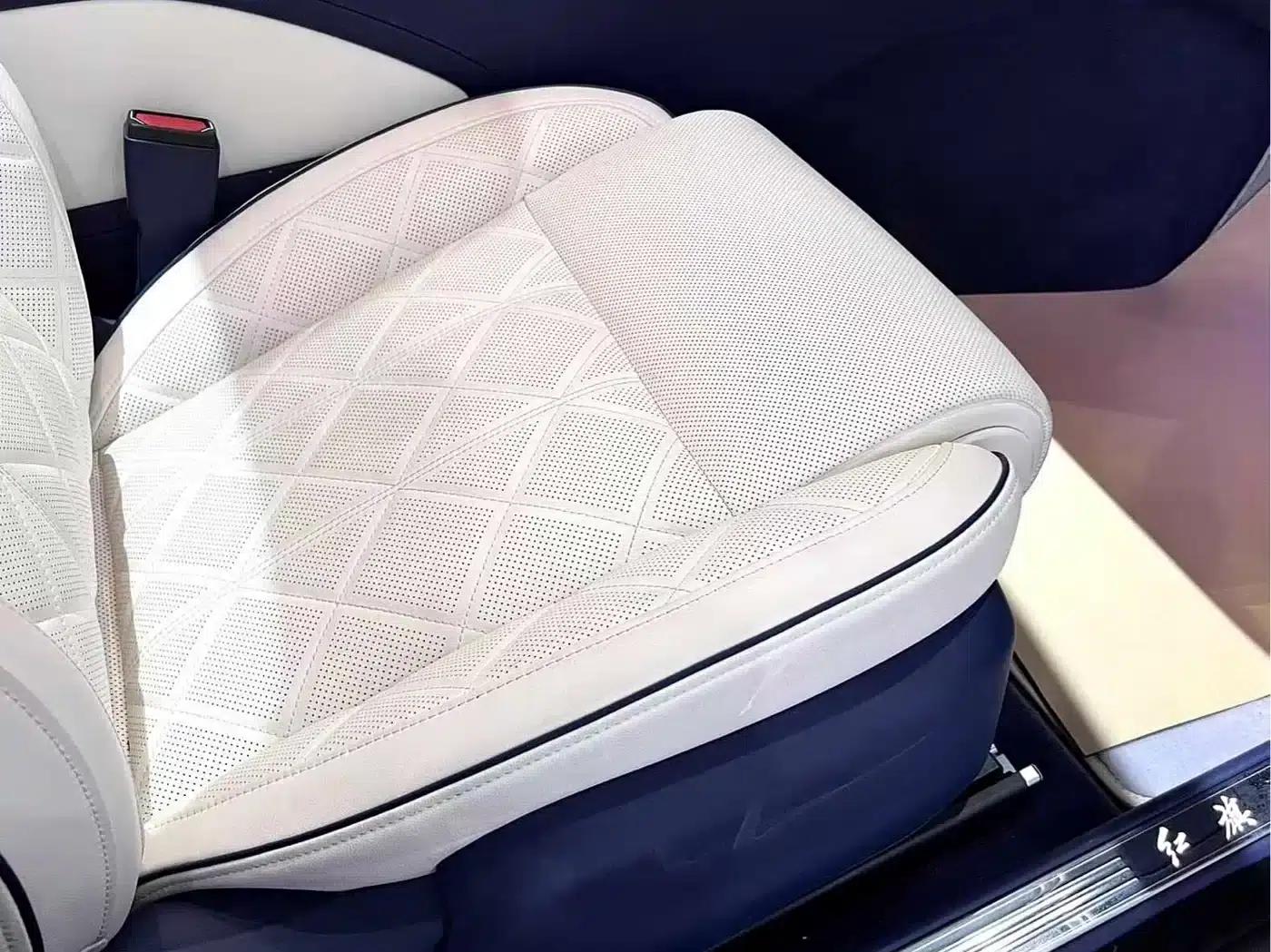 Hongqi Golden Sunflower Elegant 2024 Model 4.0T V8 — миниатюра 32