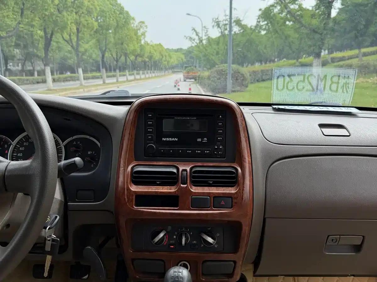 2013 Nissan ZN Van 2.4L 2WD Luxury 5-Seater — миниатюра 13