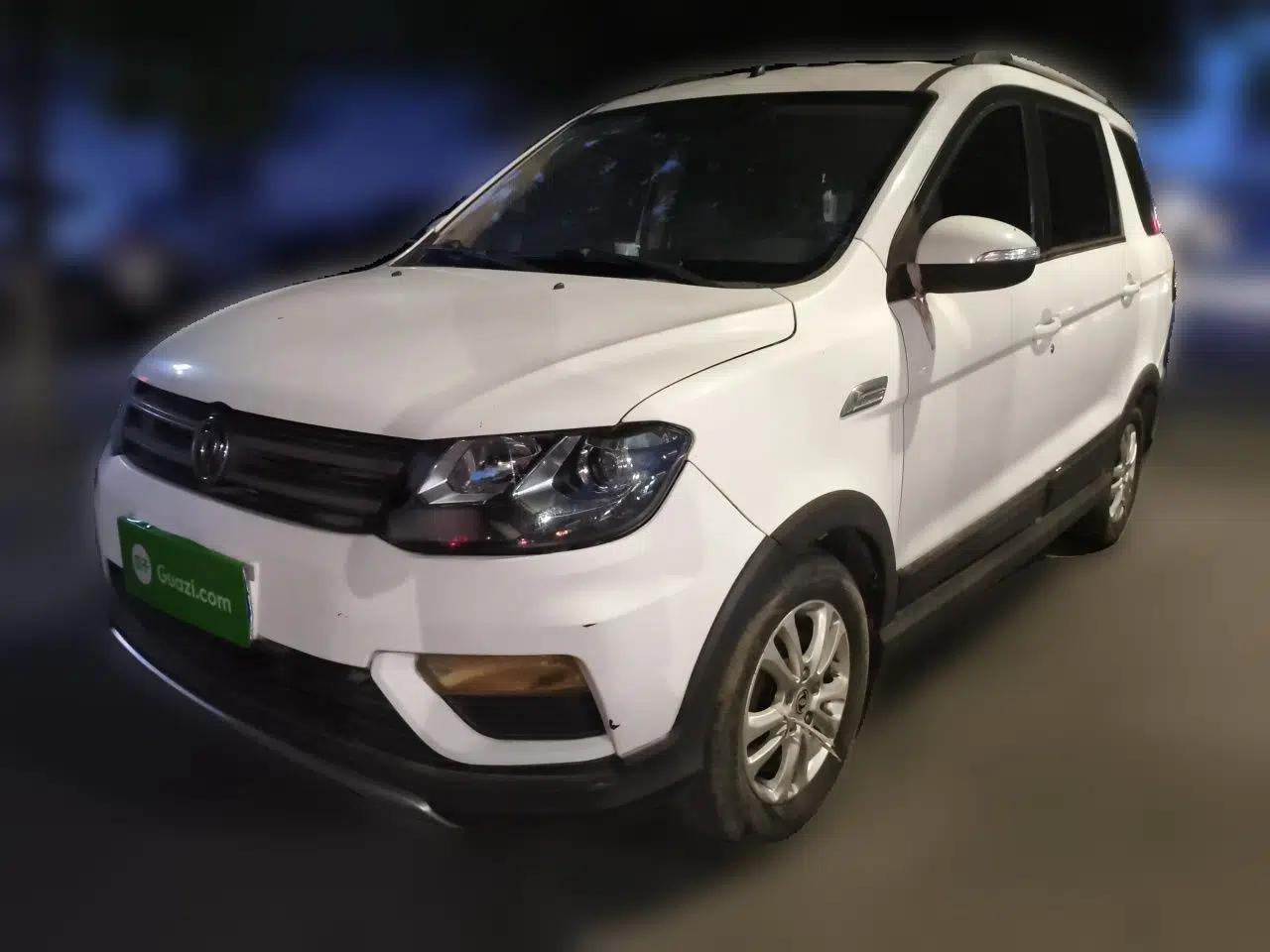 Used Dongfeng Fengon 370 2016 1.5L Manual Luxury 7-Seater — миниатюра 1