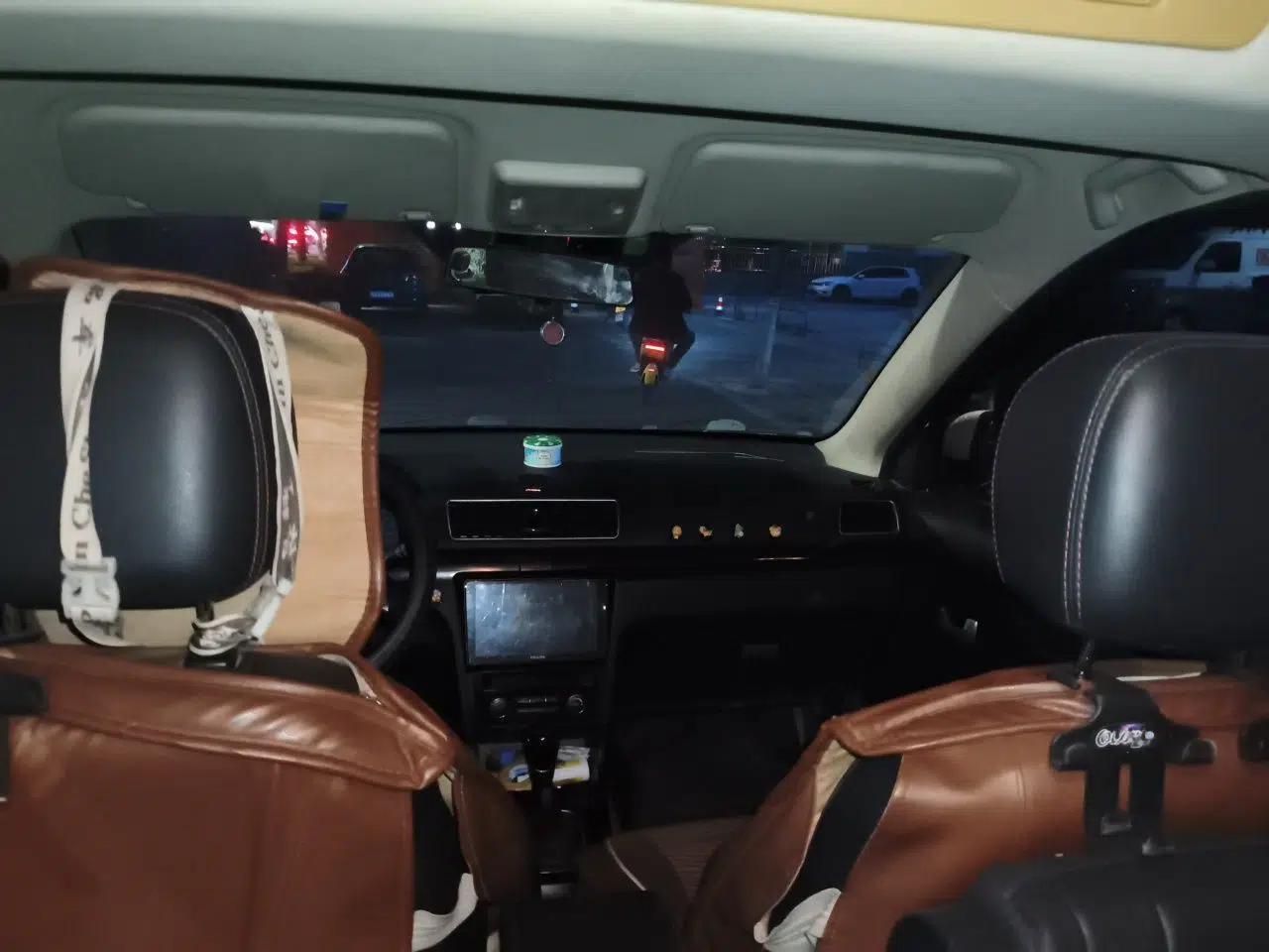 Used Dongfeng Fengon 370 2016 1.5L Manual Luxury 7-Seater — миниатюра 18