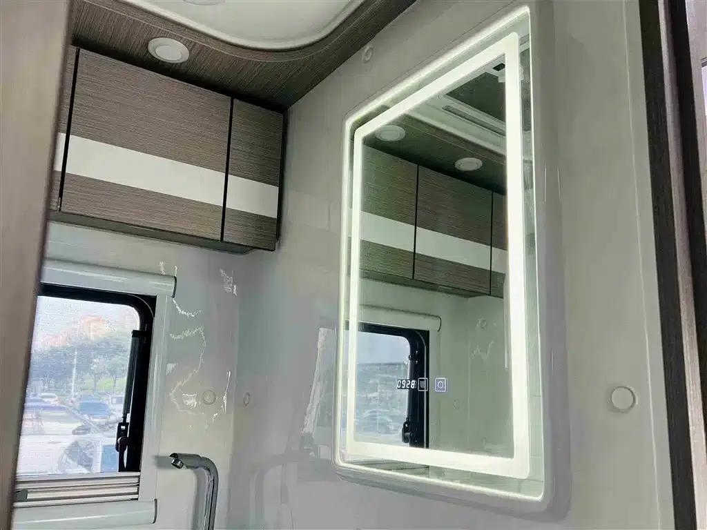 Iveco Daily 2021 3.0L Automatic — миниатюра 23