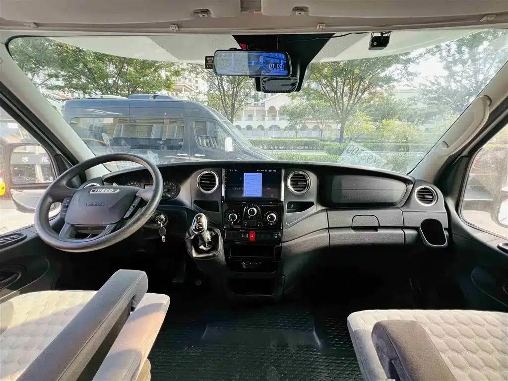 Iveco Daily 2021 3.0L Automatic — миниатюра 42