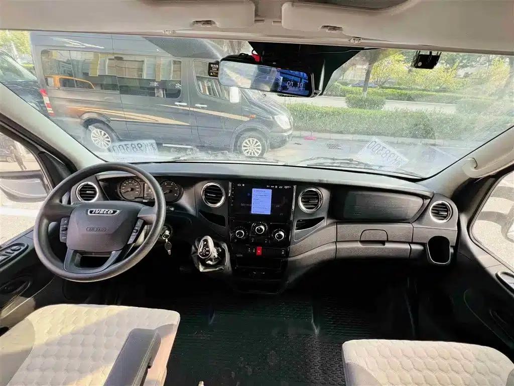 Iveco Daily 2021 3.0L Automatic — миниатюра 43