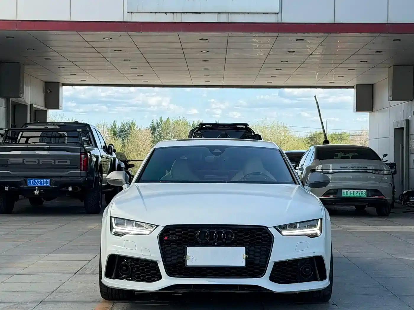 2016 Audi RS 7 RS 7 4.0T Sportback Performance — миниатюра 2