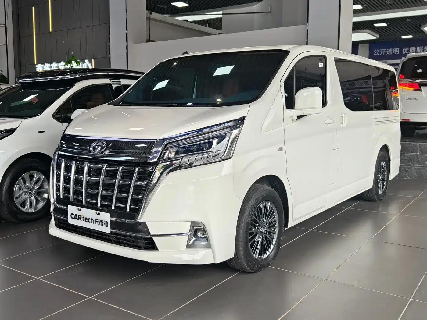 2025 HIACE 3.5L Automatic — миниатюра 1