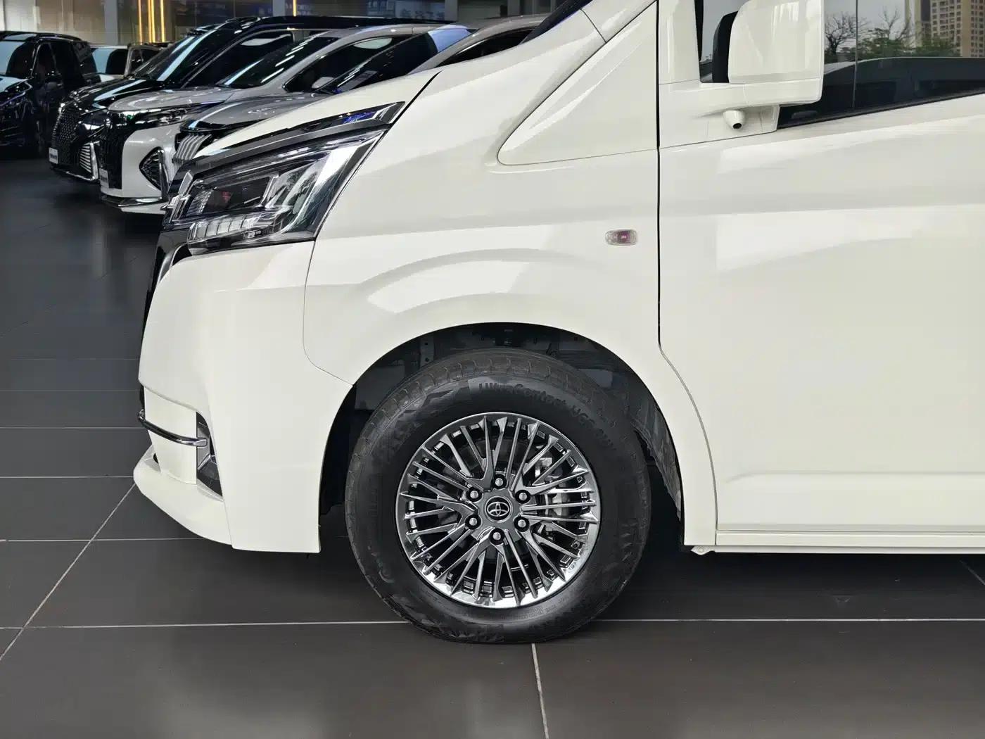 2025 HIACE 3.5L Automatic — миниатюра 6