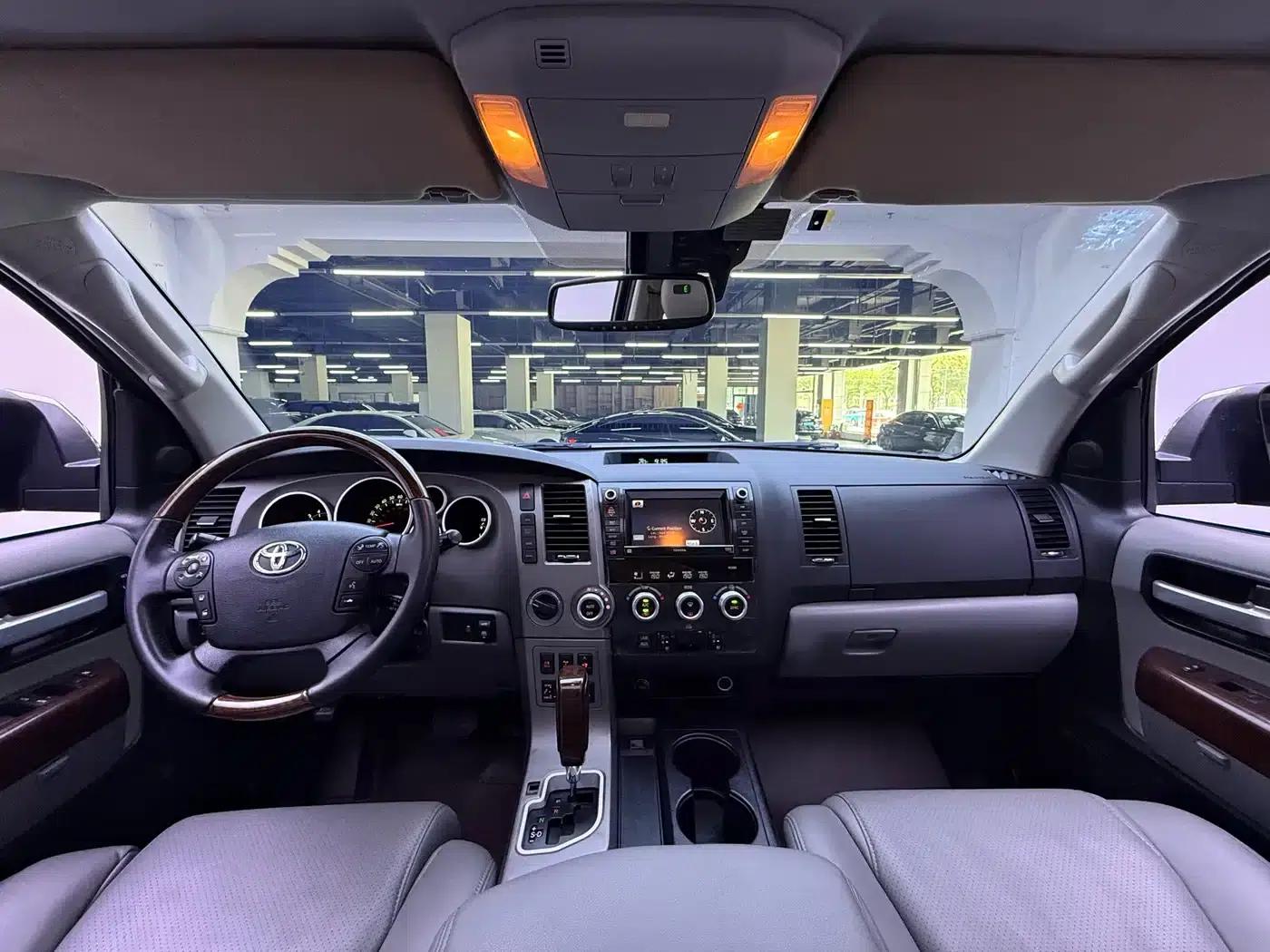 Sequoia 2010 5.7 Platinum Edition — миниатюра 13