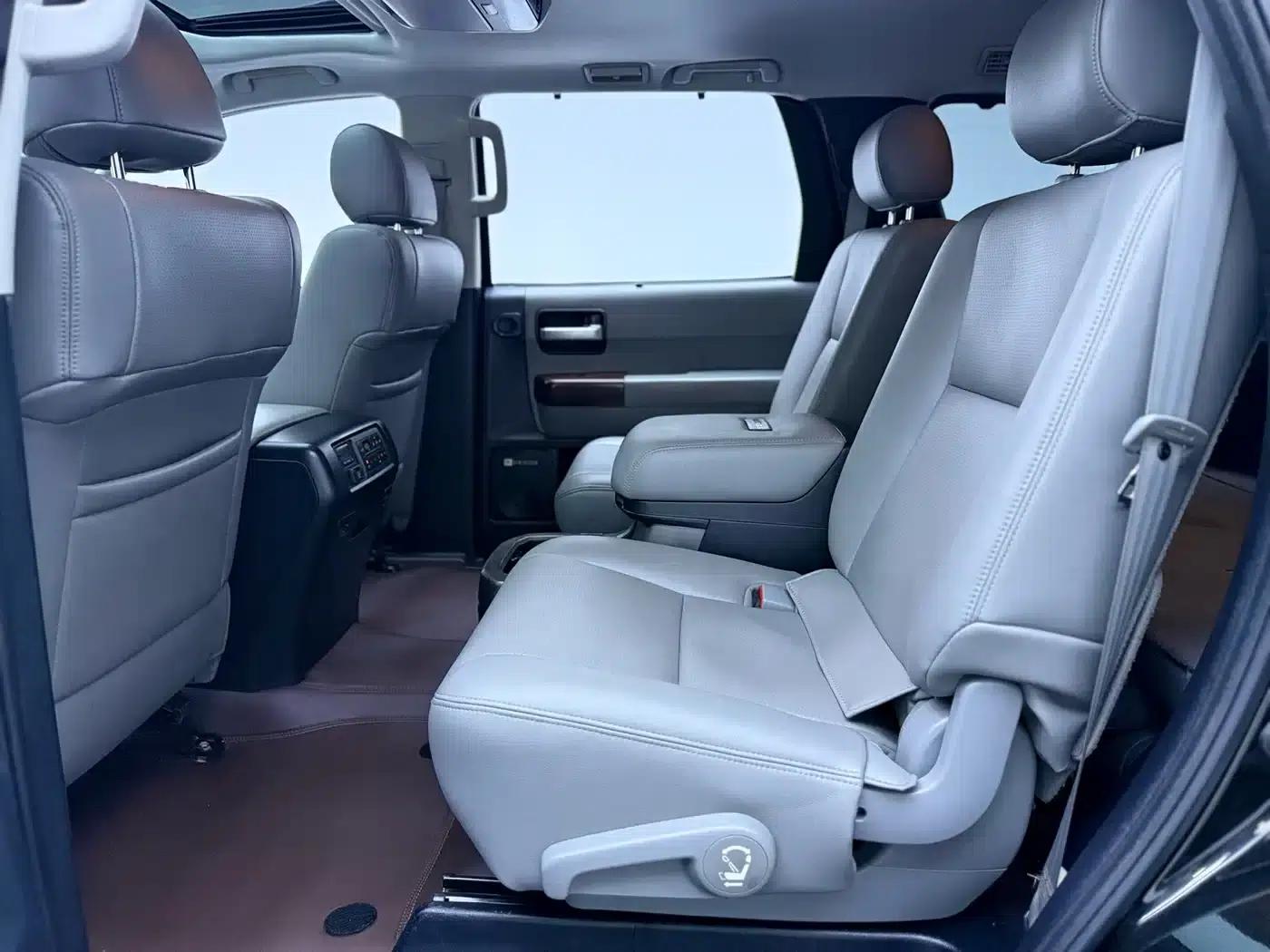 Sequoia 2010 5.7 Platinum Edition — миниатюра 14