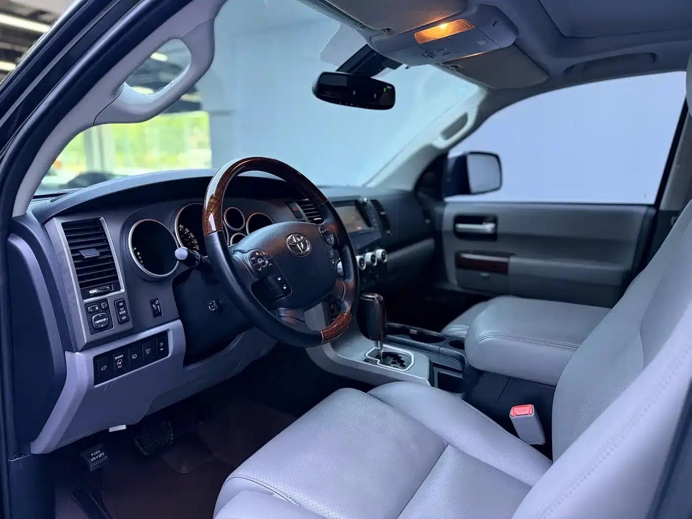 Sequoia 2010 5.7 Platinum Edition — миниатюра 4