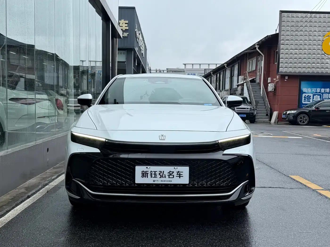 2023 Toyota Crown SportCross 2.5L SportCross HEV 2WD Premium Edition — миниатюра 1