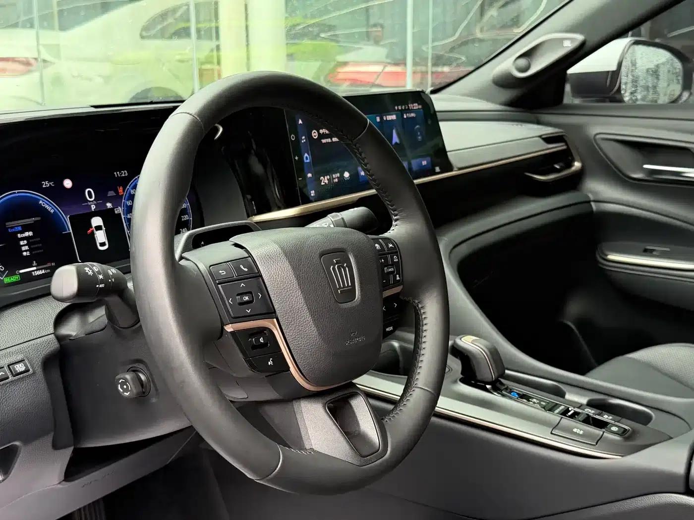 2023 Toyota Crown SportCross 2.5L SportCross HEV 2WD Premium Edition — миниатюра 13