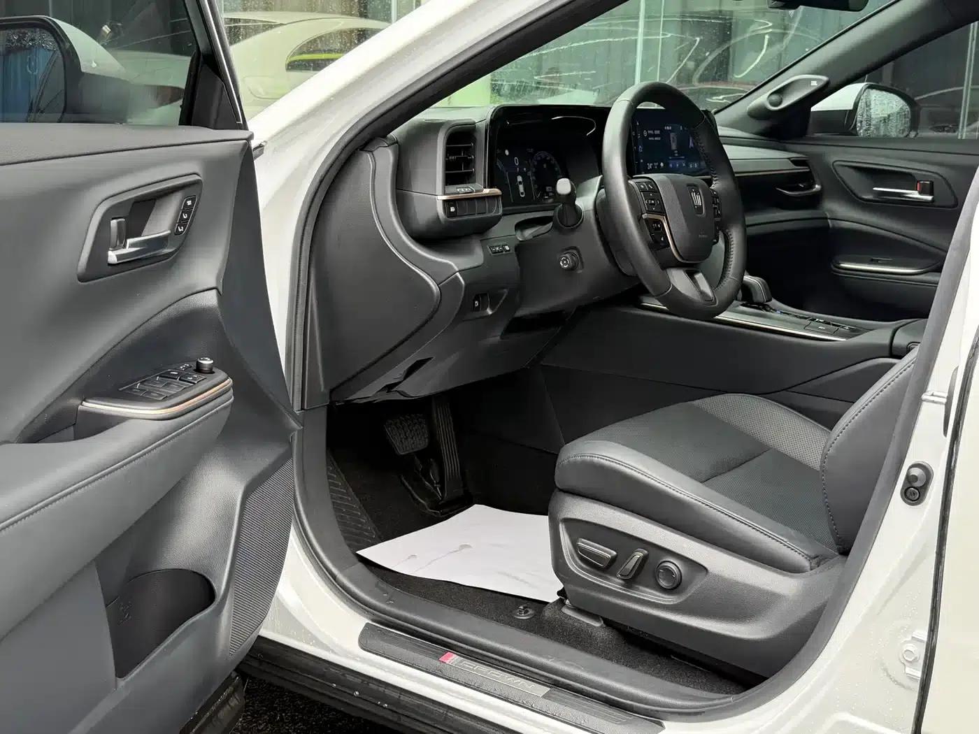2023 Toyota Crown SportCross 2.5L SportCross HEV 2WD Premium Edition — миниатюра 14