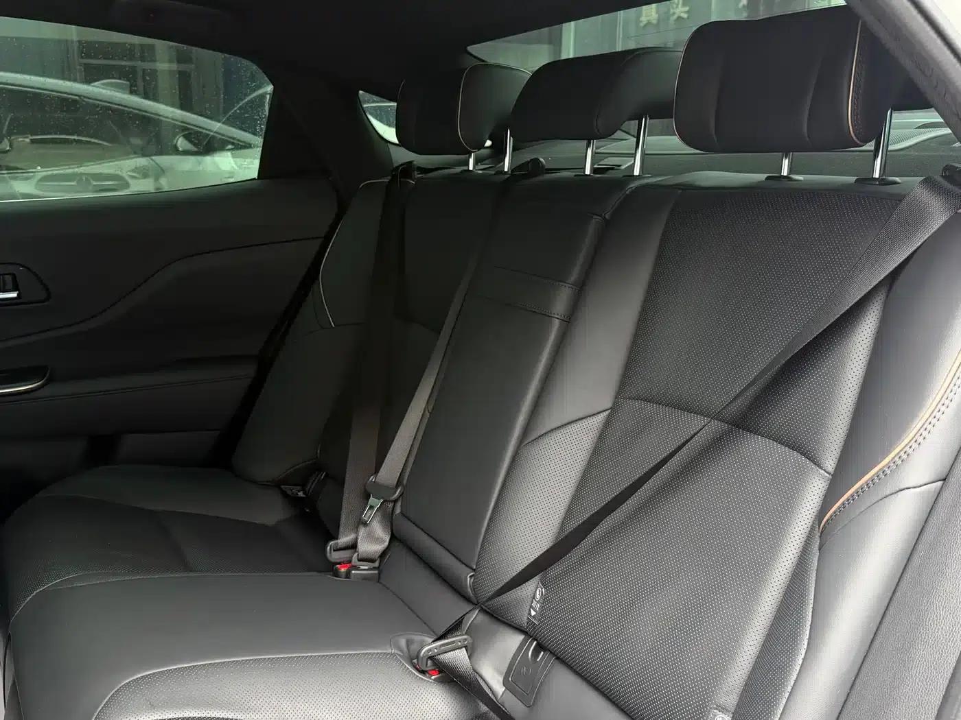 2023 Toyota Crown SportCross 2.5L SportCross HEV 2WD Premium Edition — миниатюра 16