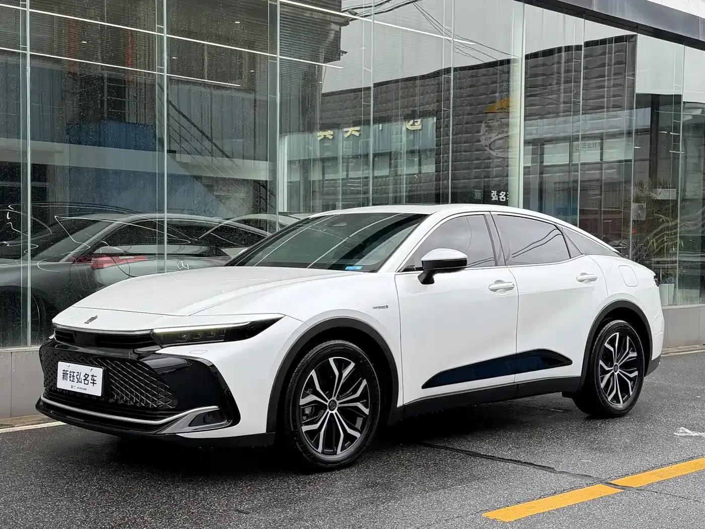 2023 Toyota Crown SportCross 2.5L SportCross HEV 2WD Premium Edition — миниатюра 3