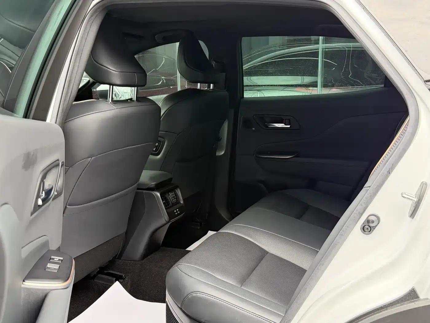 2023 Toyota Crown SportCross 2.5L SportCross HEV 2WD Premium Edition — миниатюра 6