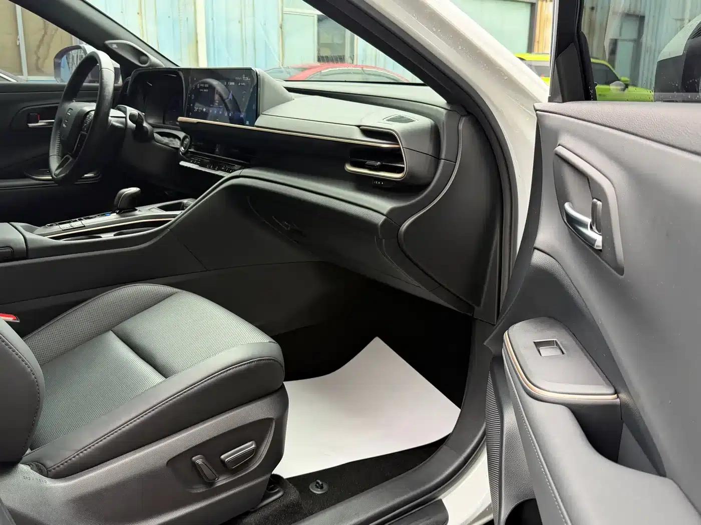 2023 Toyota Crown SportCross 2.5L SportCross HEV 2WD Premium Edition — миниатюра 7