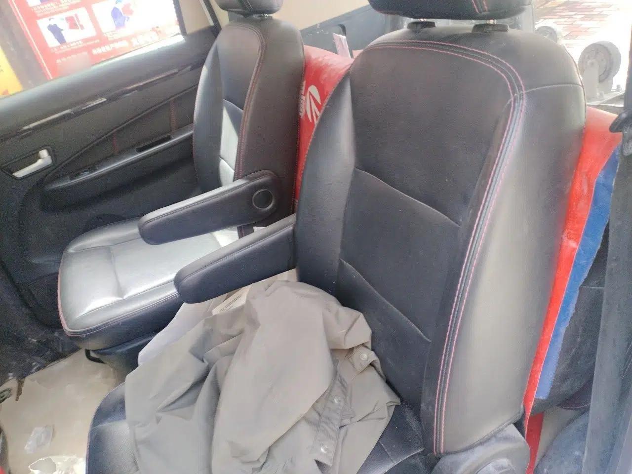Used Dongfeng Fengon 370 2016 1.5L Manual Elite Home Edition 7-Seater — миниатюра 17