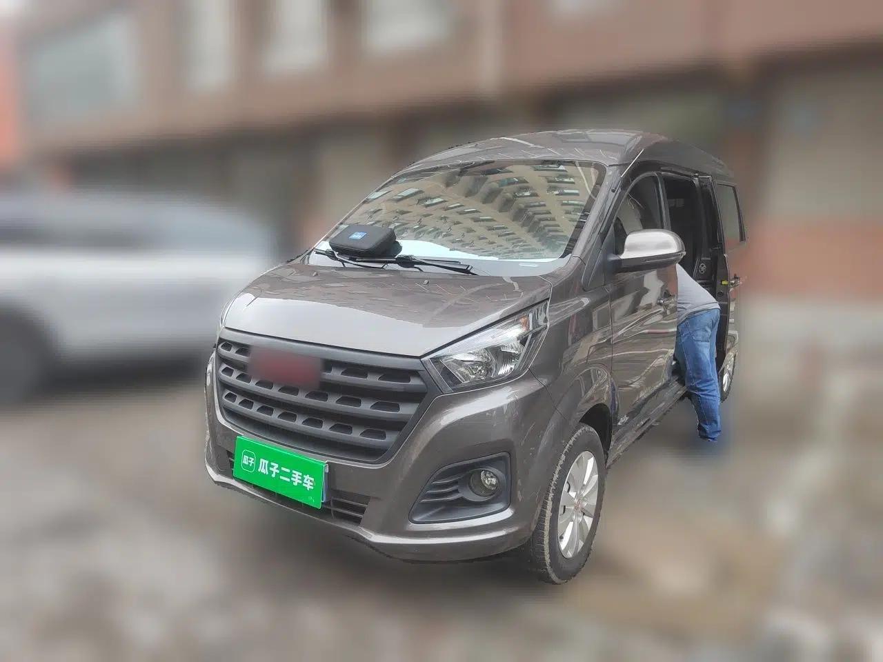 Used Jinbei Gold Hiace 2023 2.0L Passenger Van Engineering Lion 5/6/7 Seats — миниатюра 1