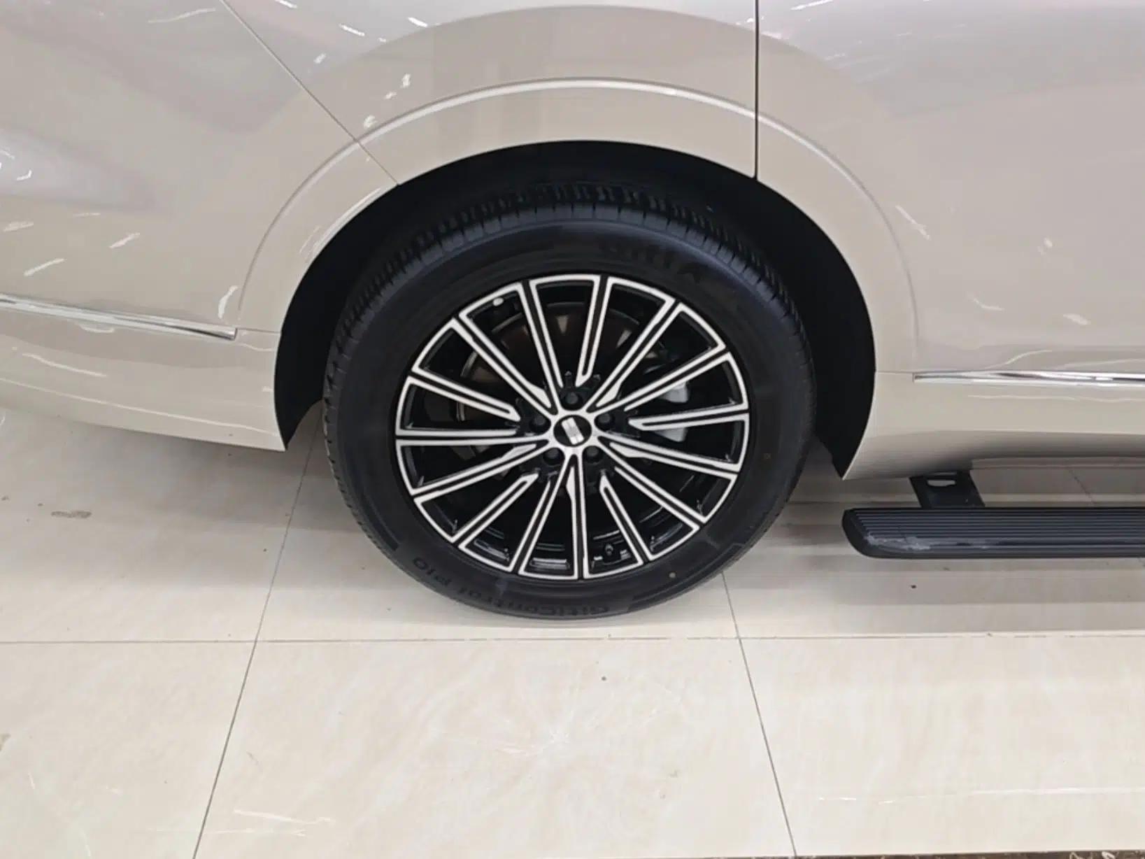 Used Geely Galaxy M9 2025 Model 210km Four-Wheel-Drive Leading Edition — миниатюра 11