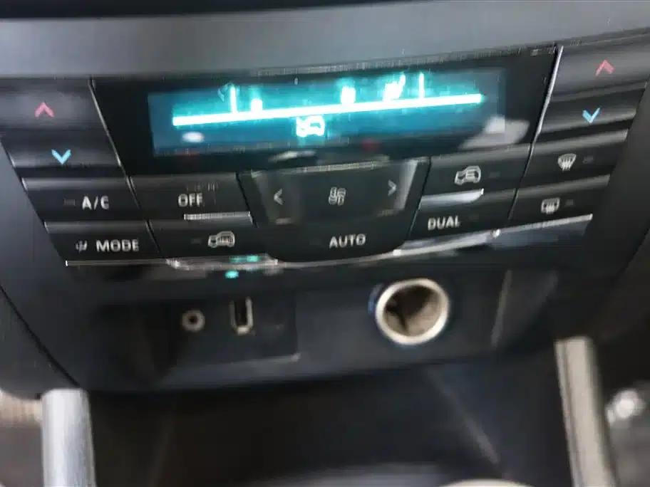 2015 Senova X65 2.0T Automatic Luxury Edition — миниатюра 17