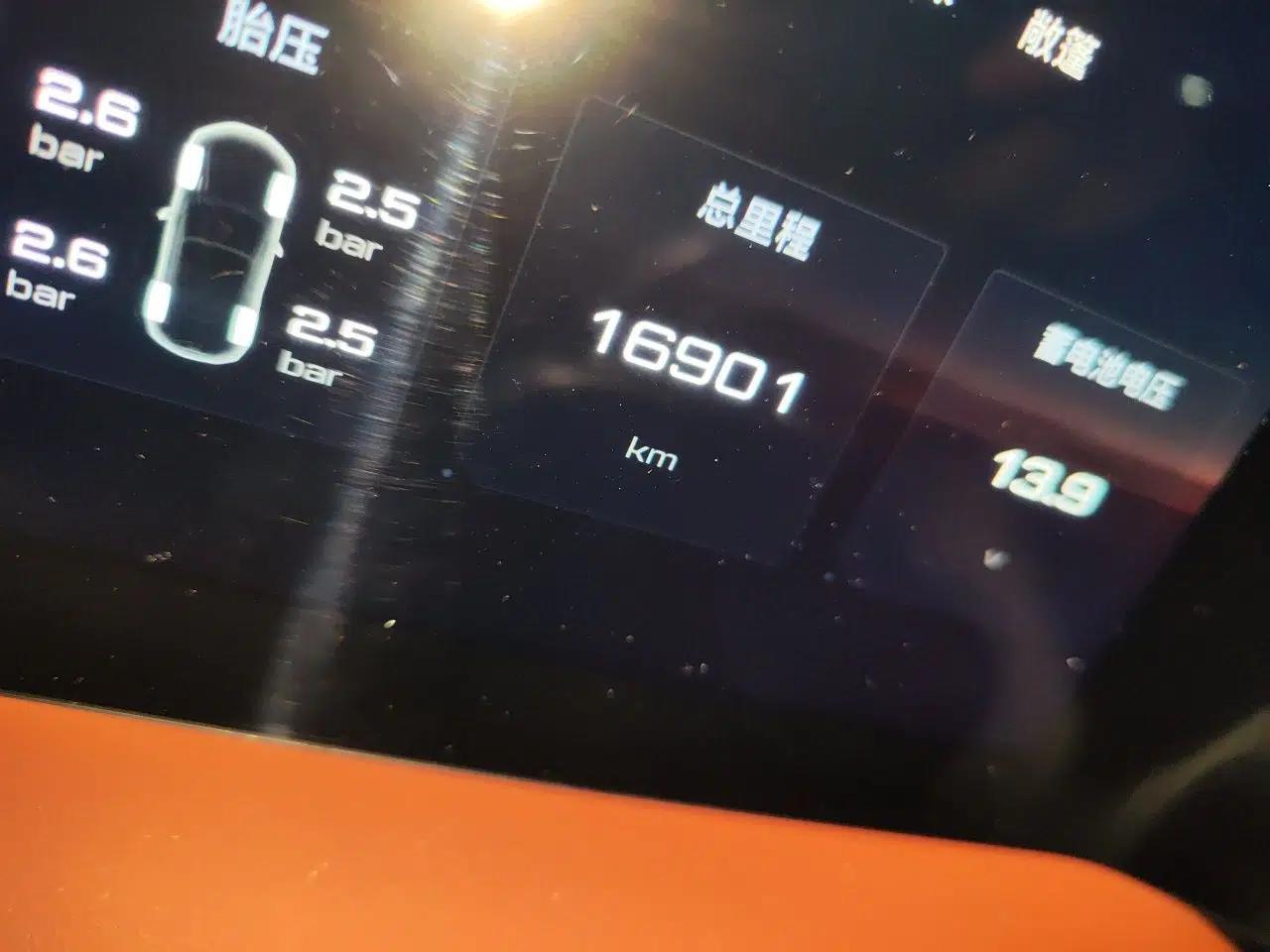 Used MG Cyberster 2024 520 km Legendary All-Wheel-Drive Red Canopy Version — миниатюра 12