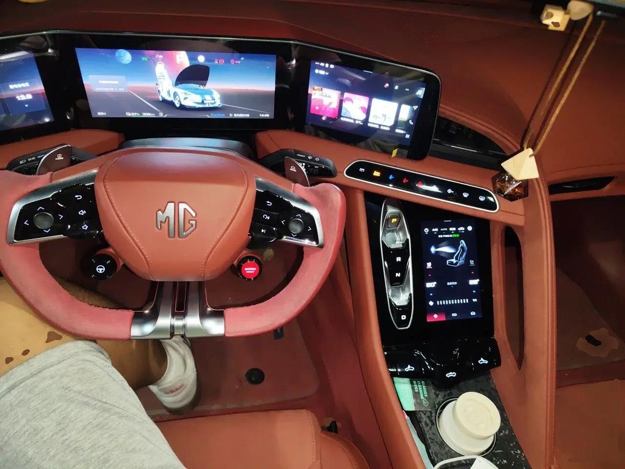 Used MG Cyberster 2024 520 km Legendary All-Wheel-Drive Red Canopy Version — миниатюра 9