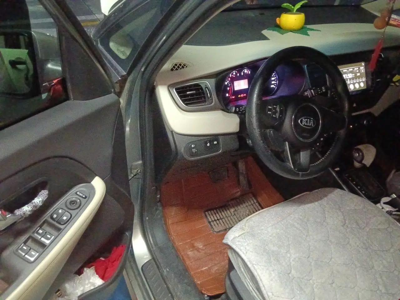Used Kia Carens 2013 2.0L 7-Seater Automatic Standard Version China IV Standard — миниатюра 16