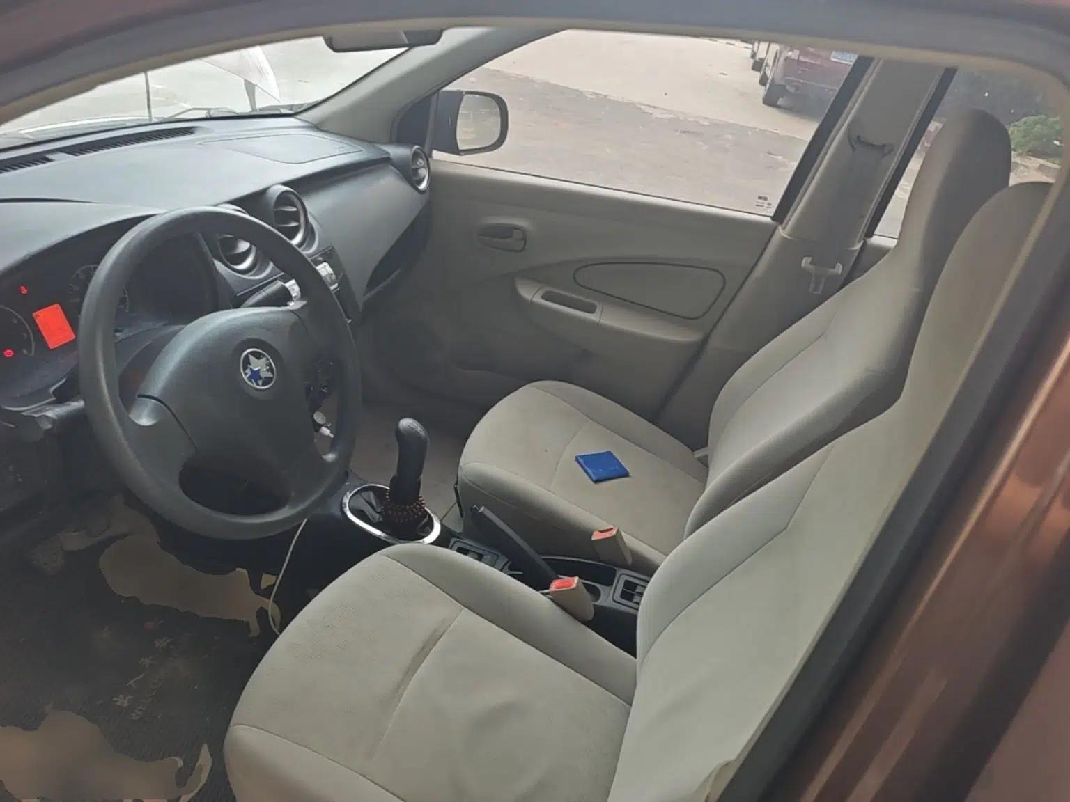Used Venucia R30 2014 1.2L Manual Enjoyment Edition — миниатюра 15