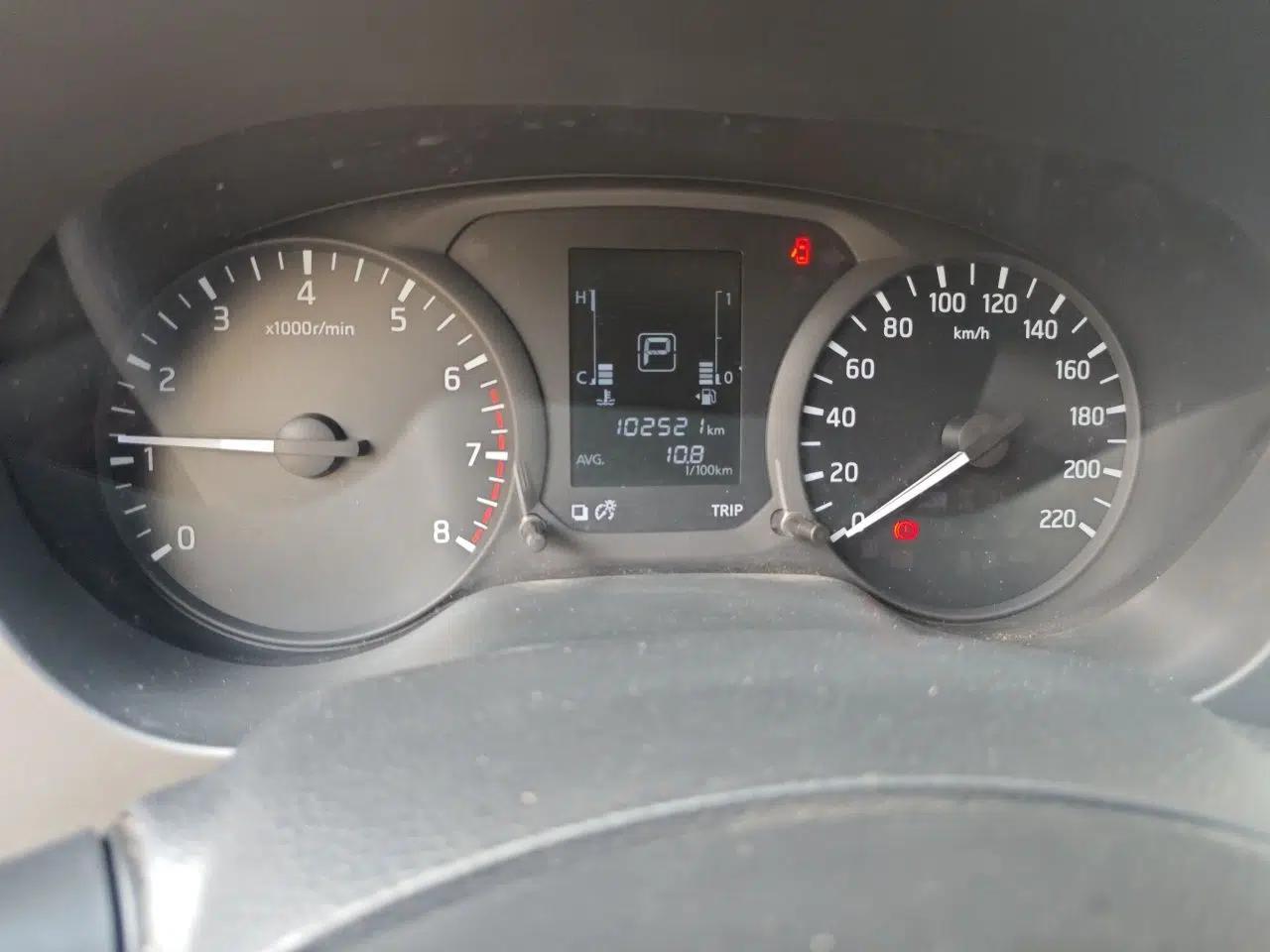 Used Nissan Navara 2017 2.5L Automatic 2WD Luxury Edition QR25 — миниатюра 12