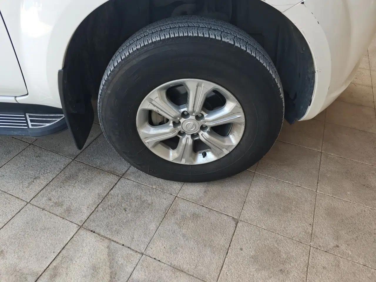 Used Nissan Navara 2017 2.5L Automatic 2WD Luxury Edition QR25 — миниатюра 8