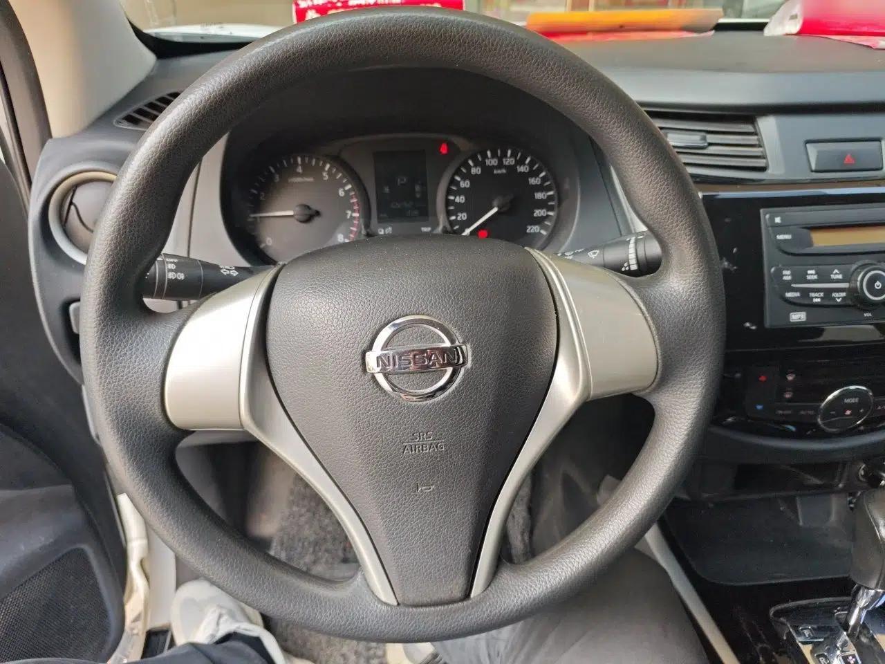 Used Nissan Navara 2017 2.5L Automatic 2WD Luxury Edition QR25 — миниатюра 10