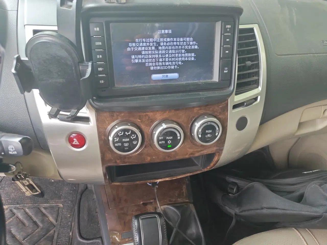 Used Mitsubishi Pajero Sport 2013 3.0L Automatic 4x4 Flagship Edition — миниатюра 13