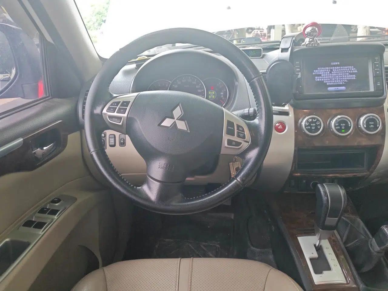 Used Mitsubishi Pajero Sport 2013 3.0L Automatic 4x4 Flagship Edition — миниатюра 10