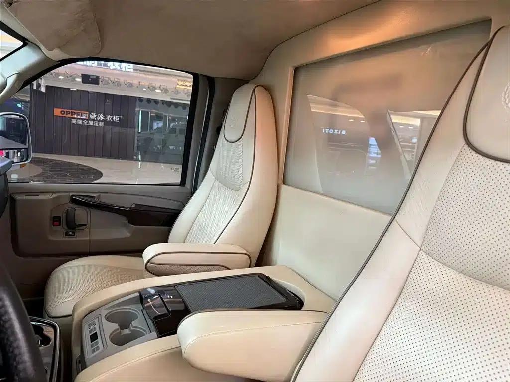 2013 SAVANA 5.3L AWD Leader Edition — миниатюра 11
