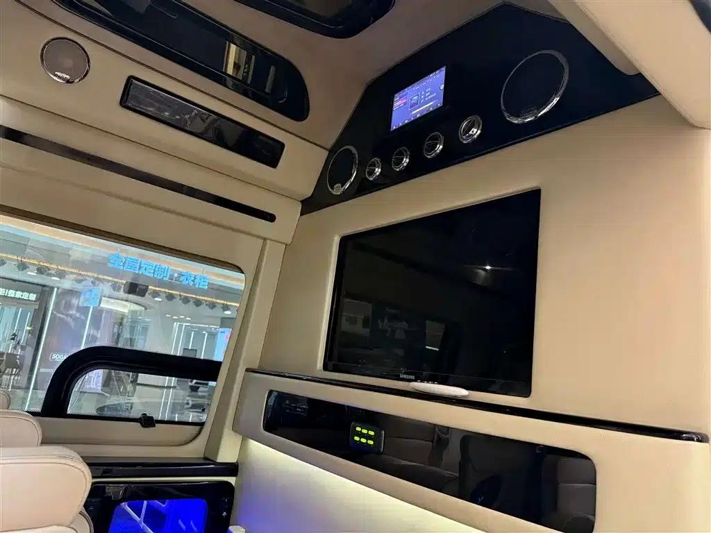 2013 SAVANA 5.3L AWD Leader Edition — миниатюра 12