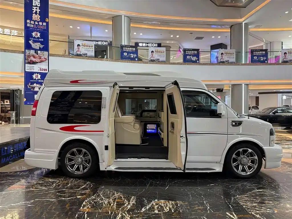 2013 SAVANA 5.3L AWD Leader Edition — миниатюра 6