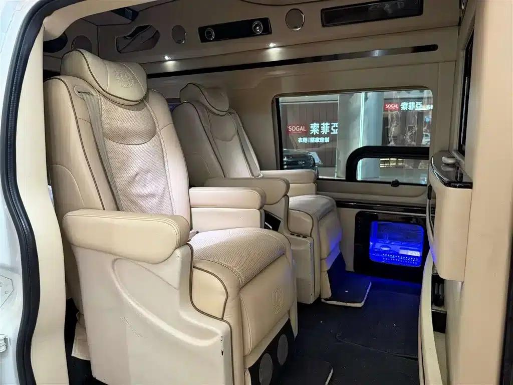 2013 SAVANA 5.3L AWD Leader Edition — миниатюра 8