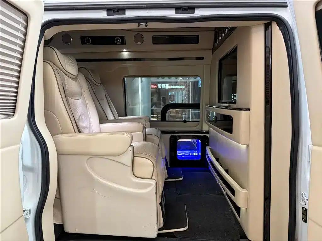 2013 SAVANA 5.3L AWD Leader Edition — миниатюра 9