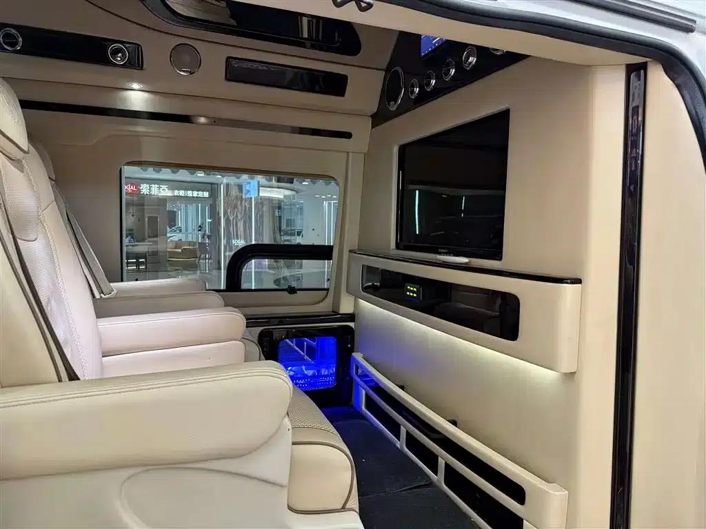 2013 SAVANA 5.3L AWD Leader Edition — миниатюра 10