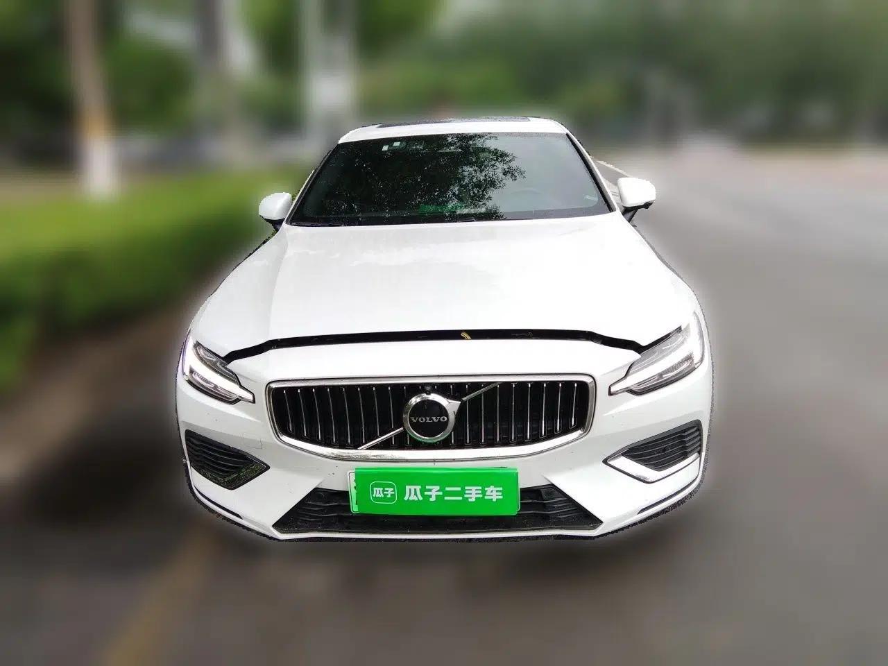 Used Volvo S60 New Energy 2023 T8 All-Wheel Drive Long-Range Zhiyi Luxury Edition — миниатюра 2