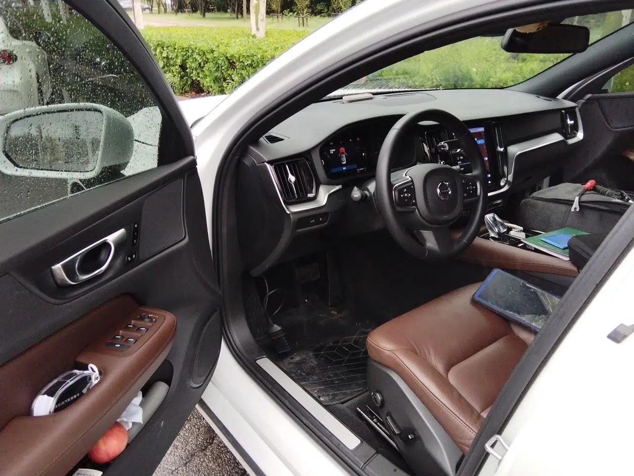 Used Volvo S60 New Energy 2023 T8 All-Wheel Drive Long-Range Zhiyi Luxury Edition — миниатюра 16