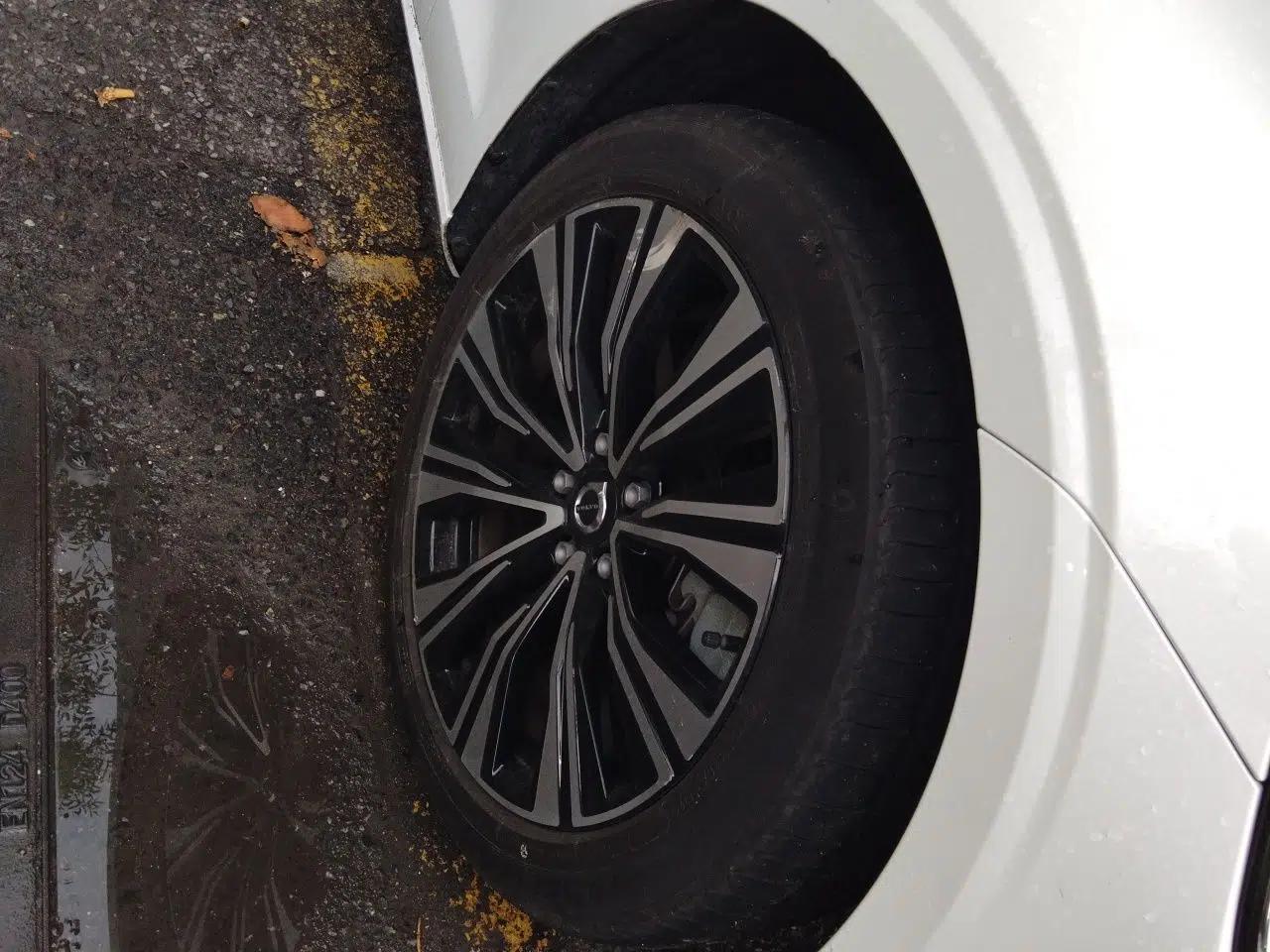 Used Volvo S60 New Energy 2023 T8 All-Wheel Drive Long-Range Zhiyi Luxury Edition — миниатюра 8