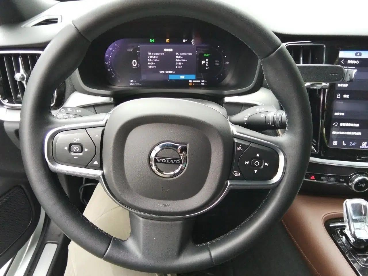 Used Volvo S60 New Energy 2023 T8 All-Wheel Drive Long-Range Zhiyi Luxury Edition — миниатюра 10