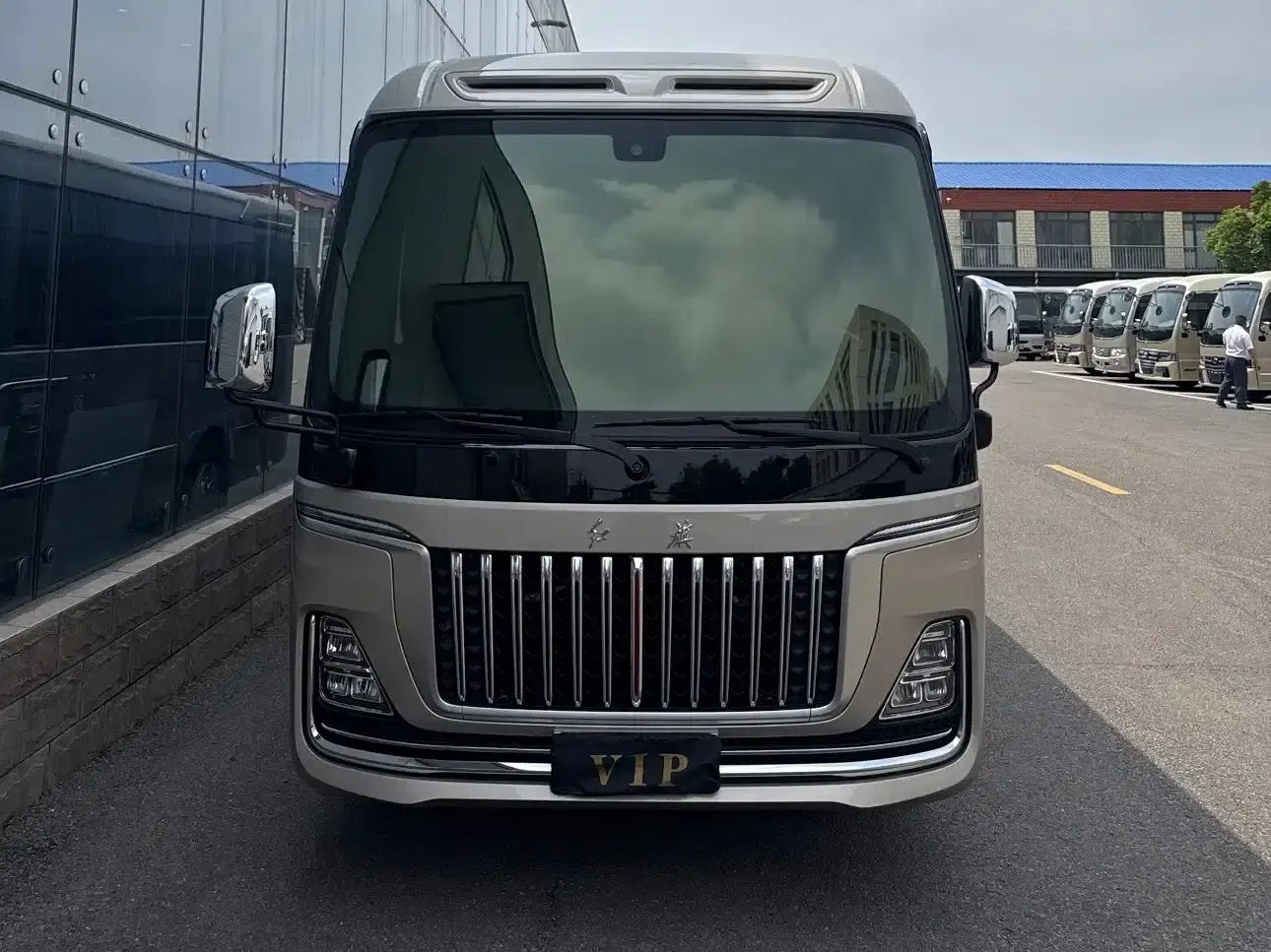 Hongqi Golden Sunflower Guoyue 2024 3.0T Flagship Edition 17-seater — миниатюра 2
