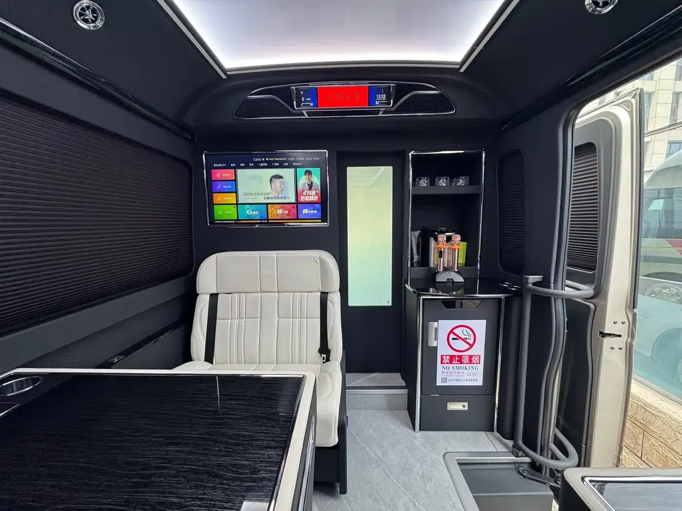 Hongqi Golden Sunflower Guoyue 2024 3.0T Flagship Edition 17-seater — миниатюра 24